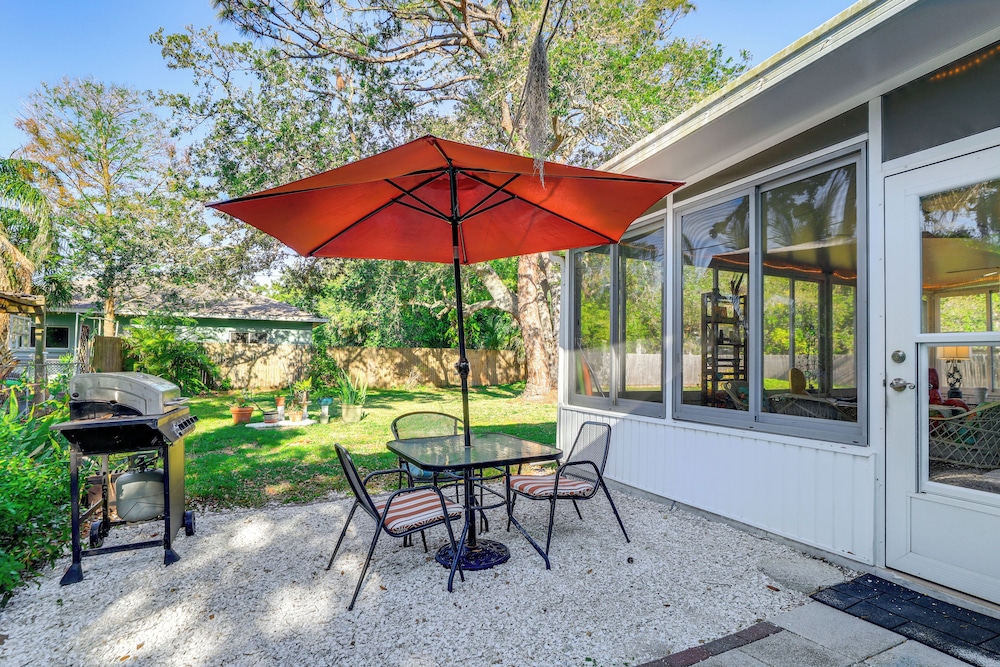Englewood Bungalow 1 Mi to Beach: Pets Welcome!