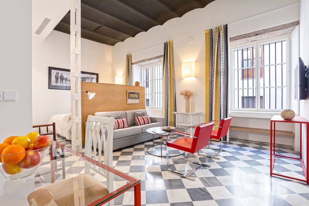 Cozy Apartment Near City Center San Laureano I