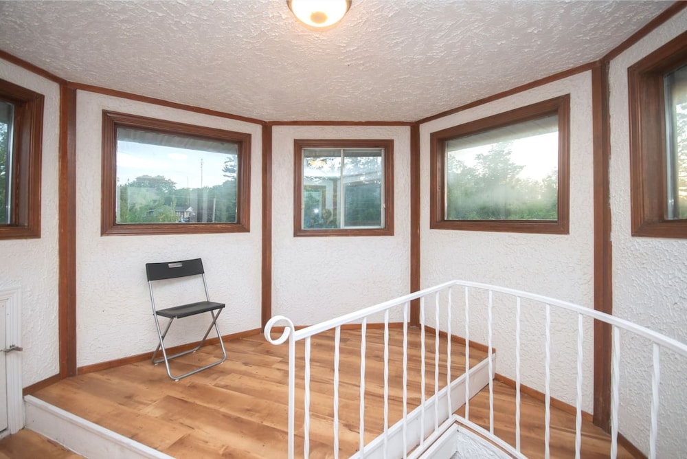 Lakeside 4BR Cottage in Bailieboro w BBQ Grill