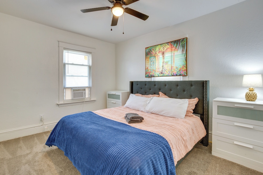 Luxurious 2BR Kansas City Condo Near Downtown