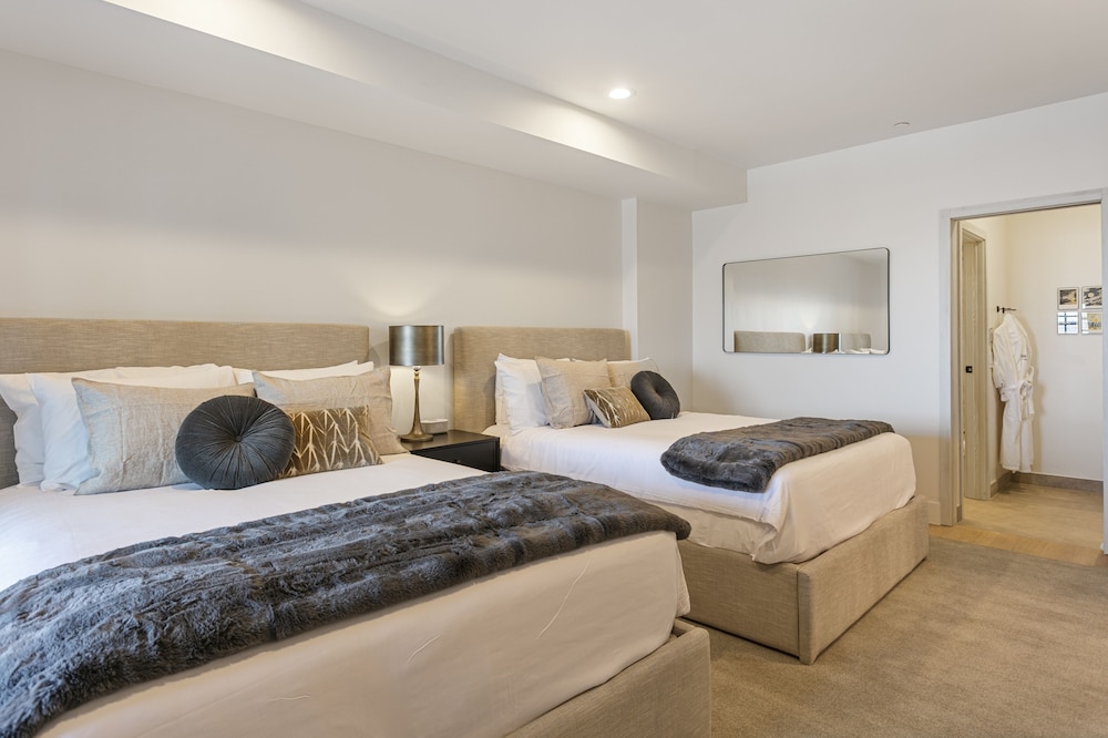 50 - Six Bedroom with Spa Stag Lodge 6 Condo