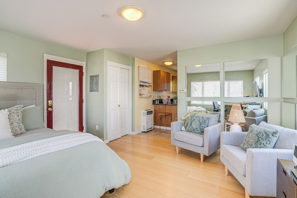 Charming Santa Cruz Studio w/ Private Hot Tub