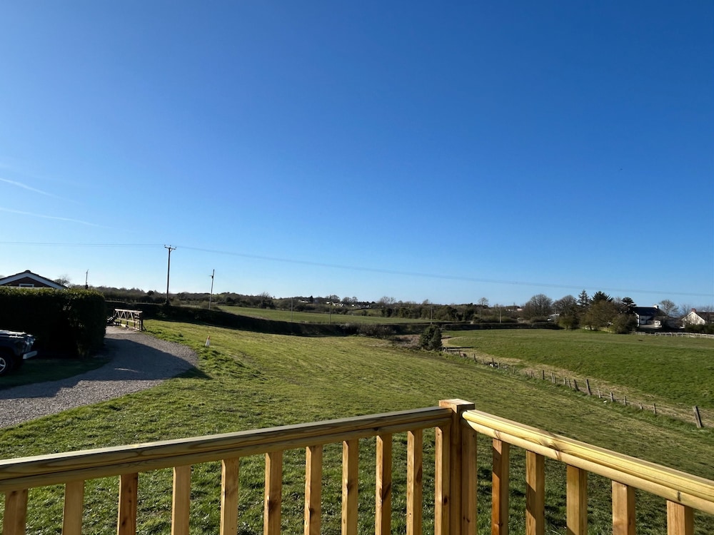 Fernlea Luxury Shepherds Hut - Sleeps 2 & Hot Tub