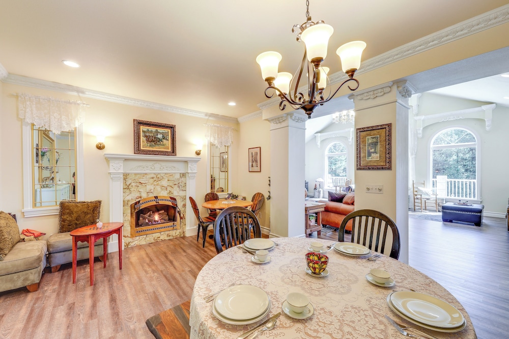 Retreat & Event Villa: Lake Access