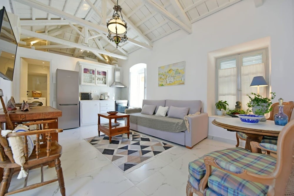 A Sea-licious Vacation - Chic Style in Hydra