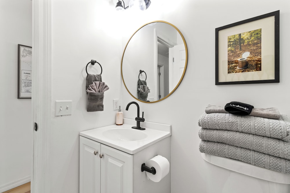 NEW Listing Discount! • Near Manatees & Springs