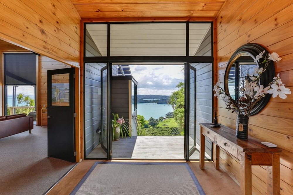Te Whau Lodge