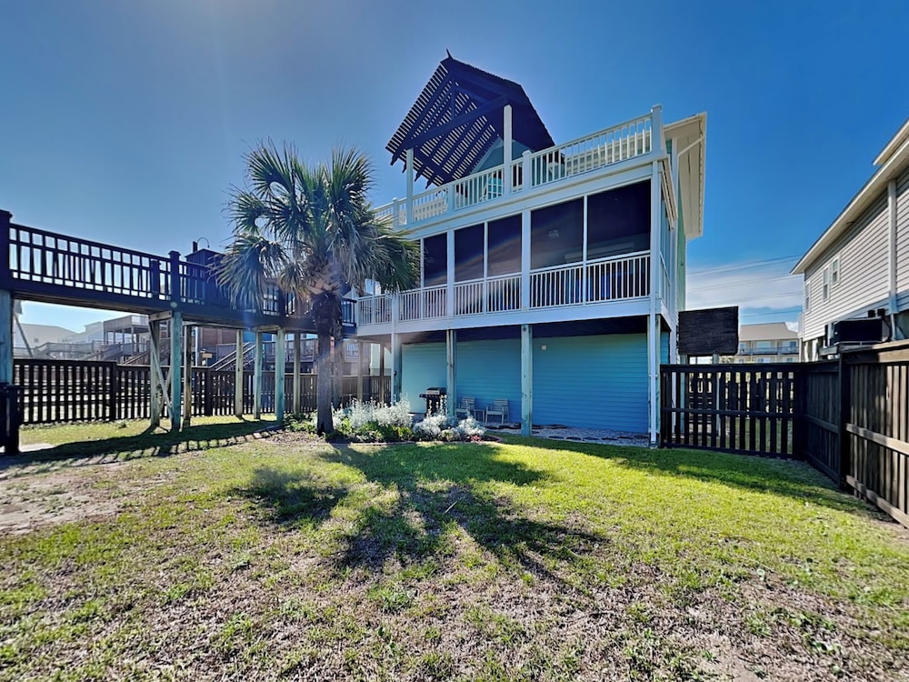 Blue Me A Wave by Topsail Realty