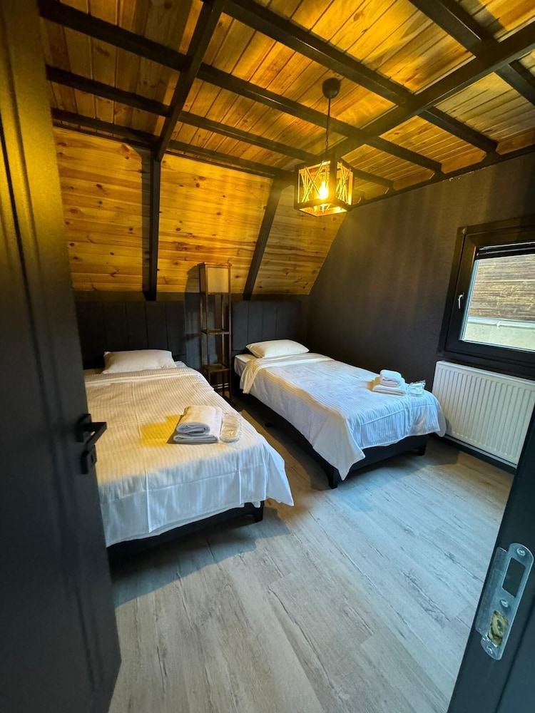 CLUB ARMADA BUNGALOV