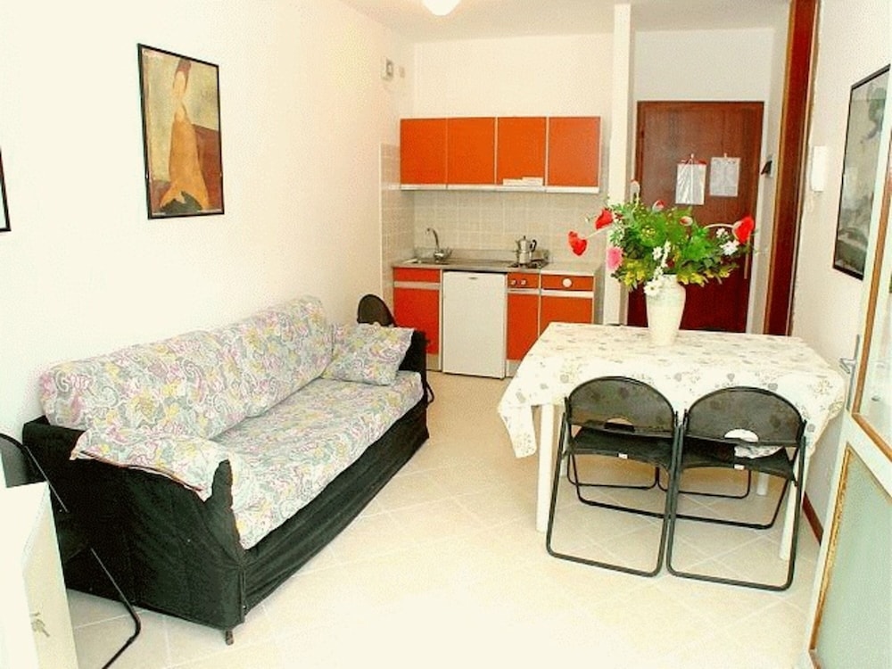 Cozy Apartment Near the Beach With Parking Space Included