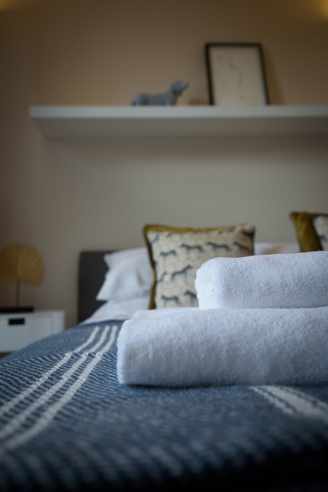 Karah Suites - Parliament Street view 5