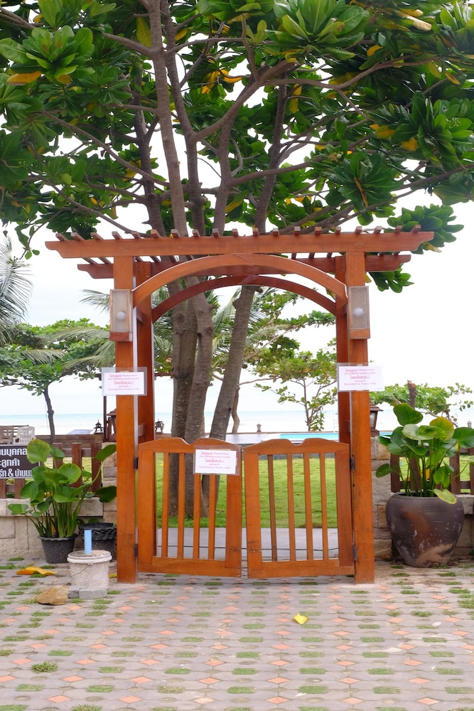 Fah Talay Resort