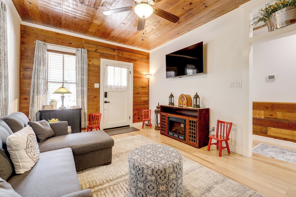 1 Mi to Landa Park: New Braunfels Home w/ Patio!