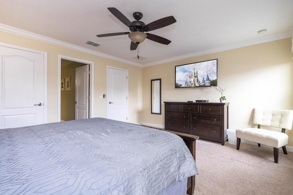 Family Pool Home Near Disney!! Modern Decor, Bbq ,resort W/ Tons Of Amenities! 6 Bedroom Home
