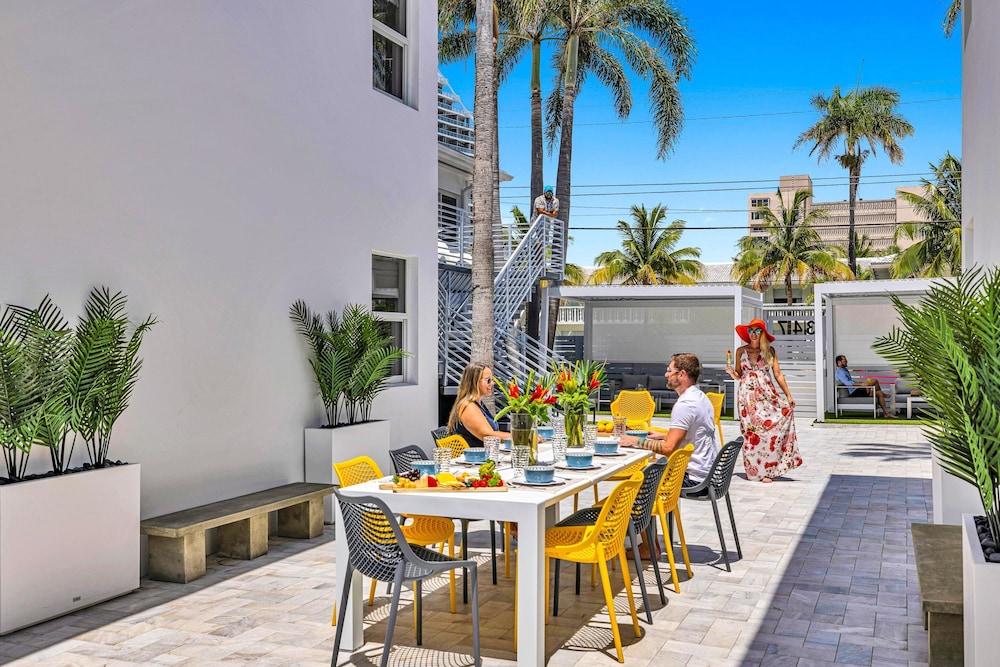 Beach Condo King Bed Lush Patio w BBQ Birch Key Four