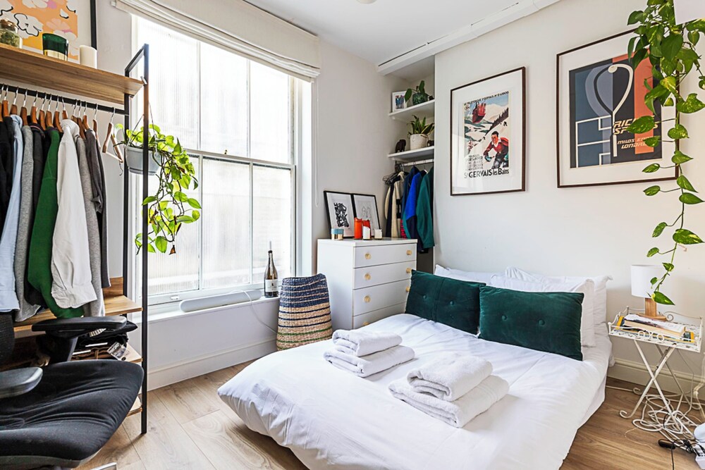 Colourful and Cosy Home in De Beauvoir Town