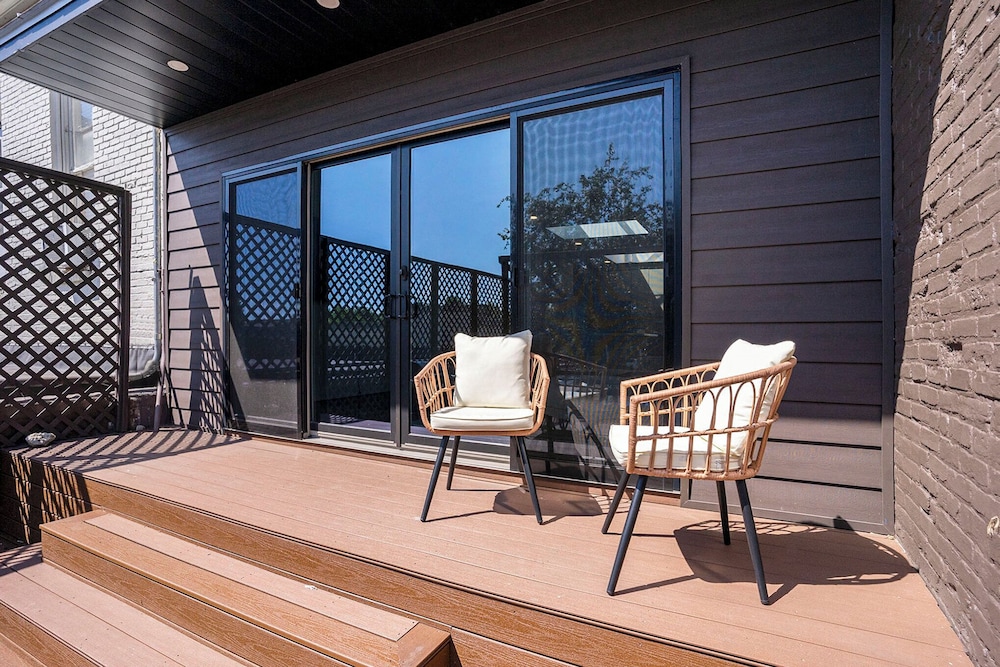 Love Mi Getaway Loft with Deck 110