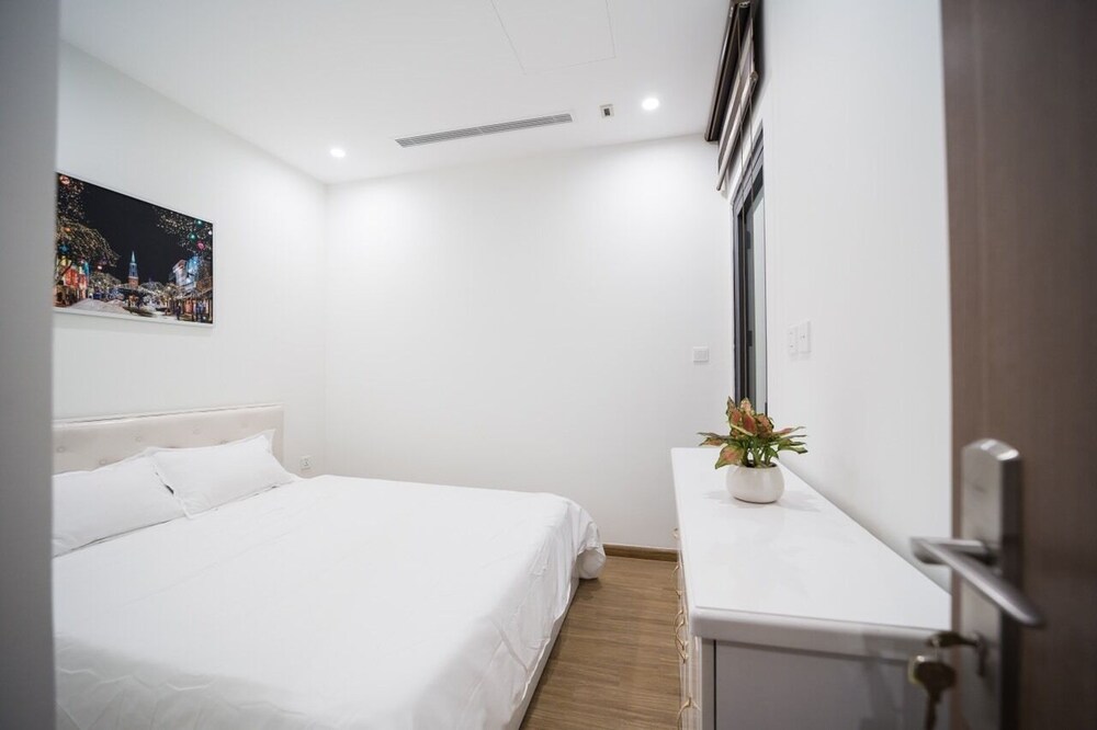Bom Homes - Vinhomes Skylake Serviced Apartment