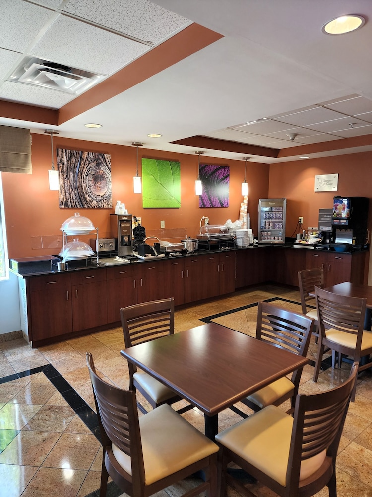 Dyersburg Vacations - Sleep Inn  Suites Dyersburg I-155 - Property Image 19