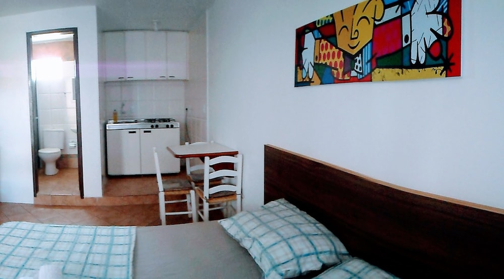 Ingleses Residence