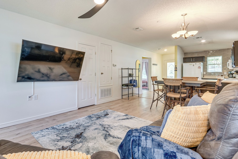 3 Mi to Beach: Quiet Gulf Breeze Gem Near Dtwn