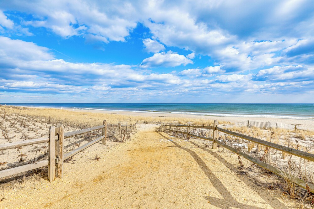 1 Mi to Jenkinson's Boardwalk: Family Gem w/ Grill