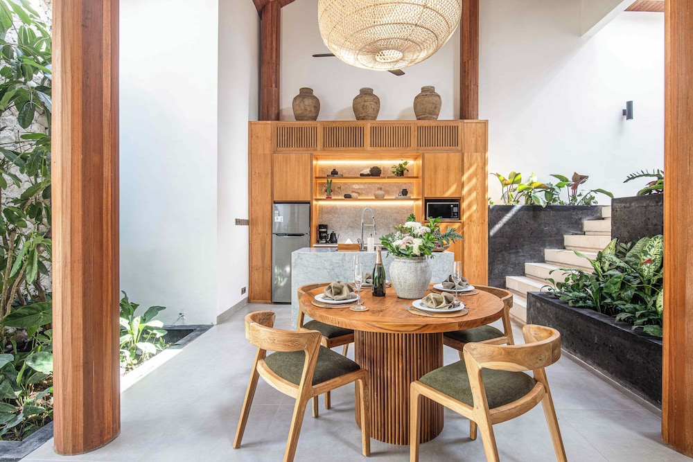 Luxury 2BR Retreat Jungle View Near Ubud Center