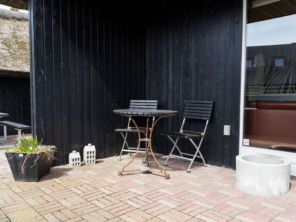 6 Person Holiday Home in Blavand