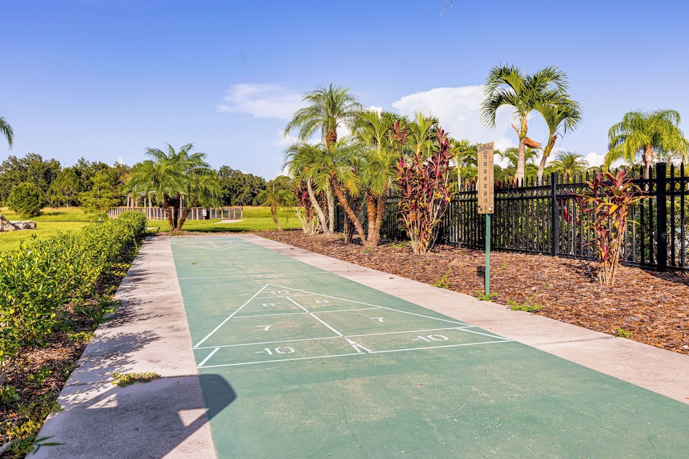Resort Retreat w/ Outdoor Oasis: 13 Mi to Disney!