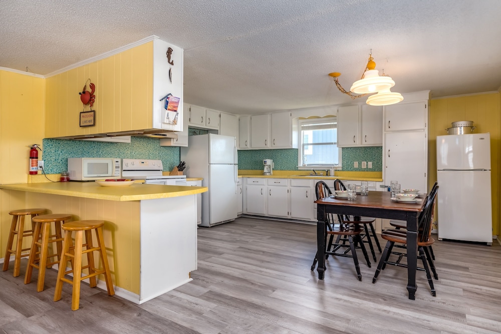 Casa Azul - 315 Port Royal 3 Bedroom Home by RedAwning