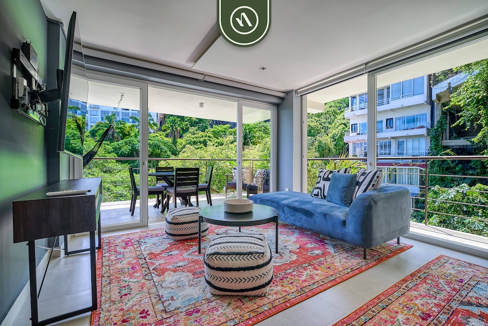 Luxury 2 BR Condo in the Jungle - Oceanview Pool