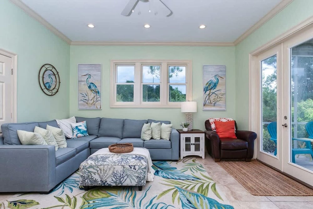 Gulf Shores Escape Walk to Waves Pool Golf Views