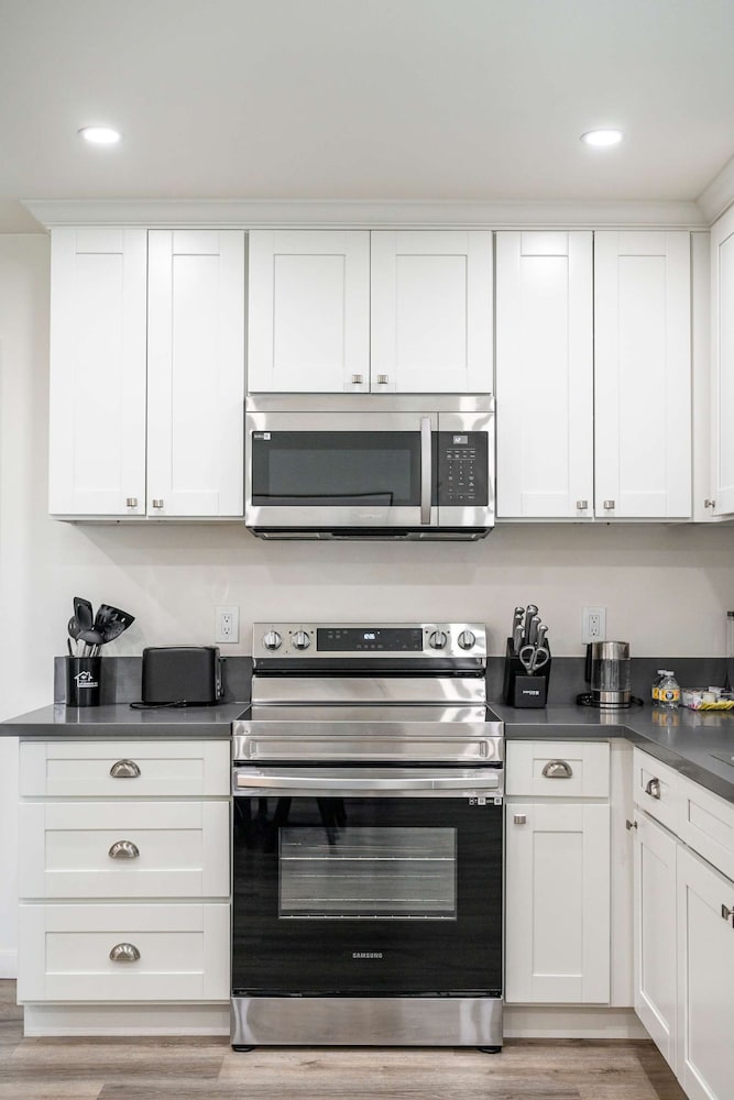 Clean Cozy Apartment Near LA Top Attractions 5