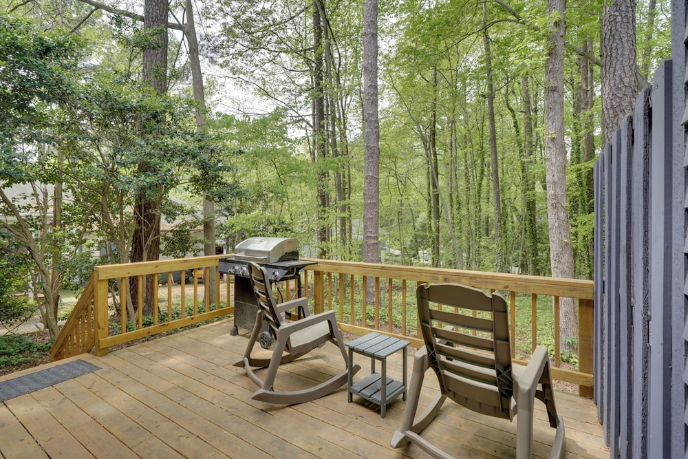 7 Mi to Dtwn Raleigh: Bbq-ready Townhome!