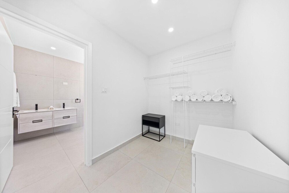 Brand NEW Villa Central Location Private Pool