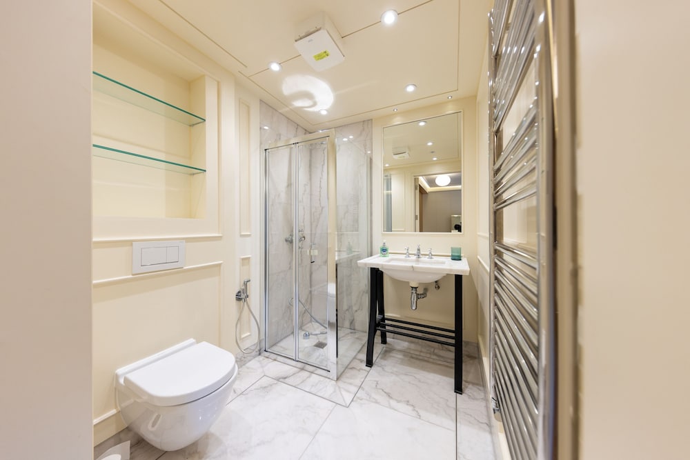 Elegant 5bdrm Townhouse in Camden