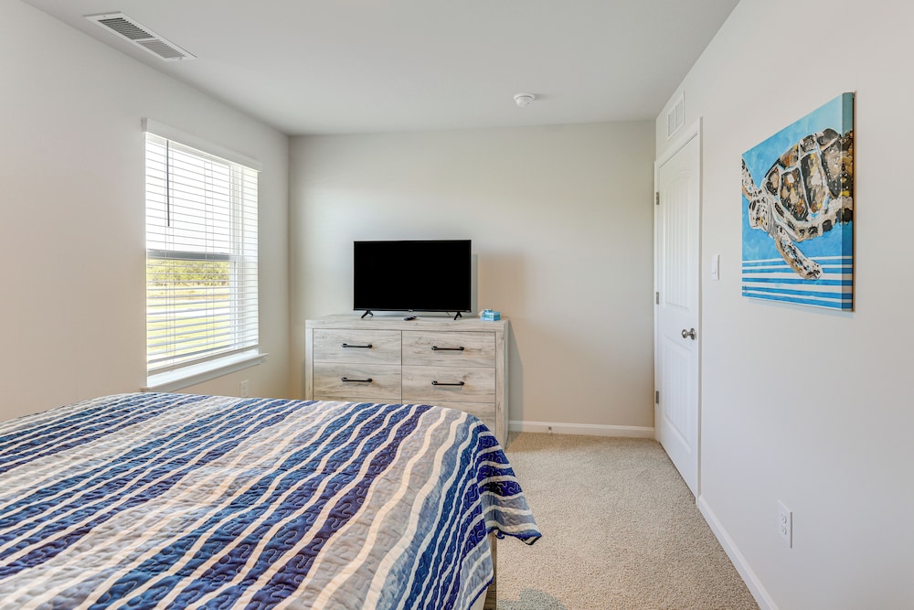 Modern Millville Home: 5 Mi to Beach & Boardwalk!