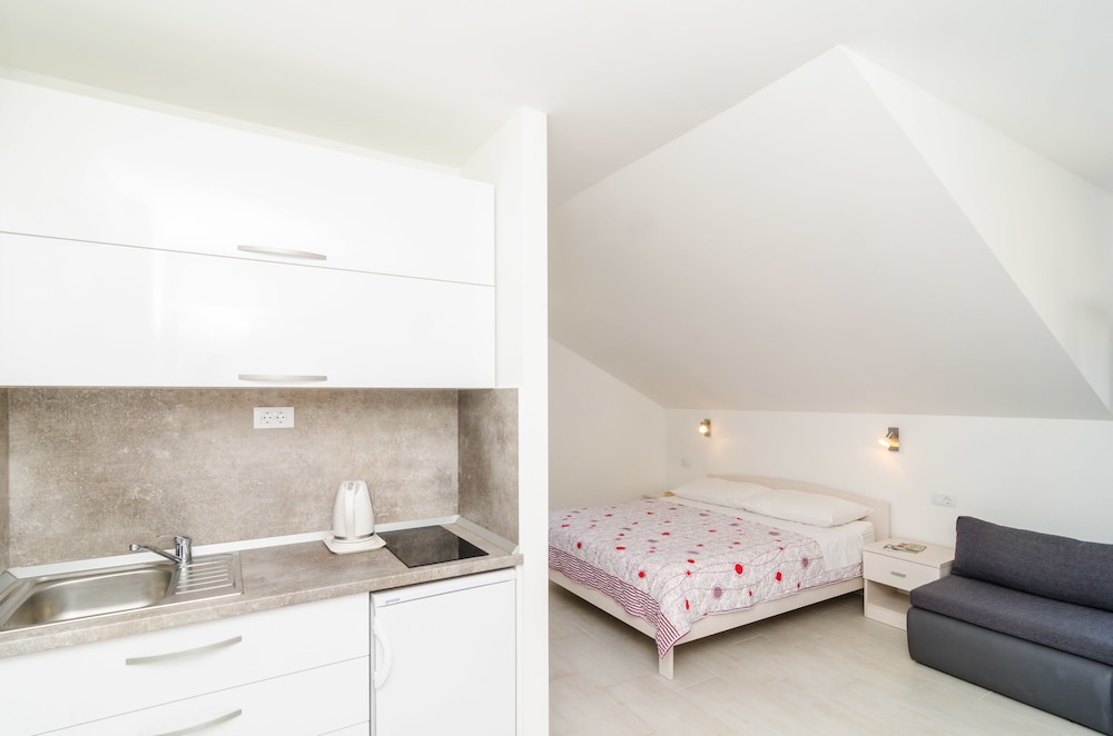 Cina Apartments