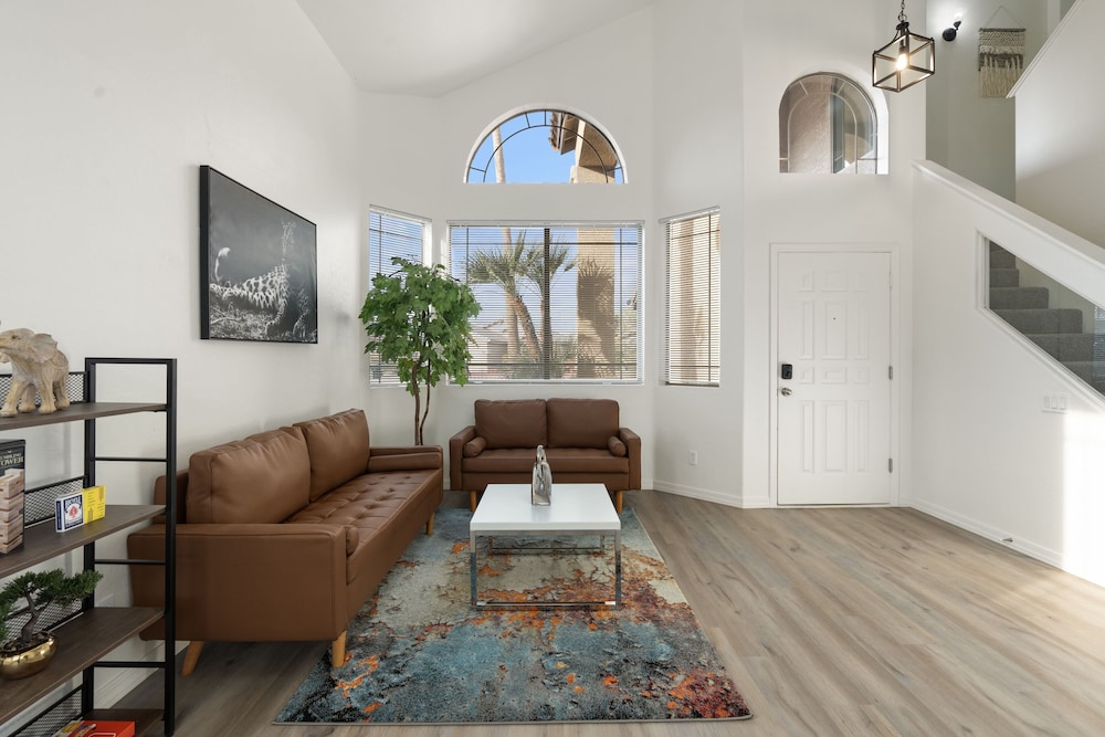 5 BD Gilbert Home 4 Min to Downtown
