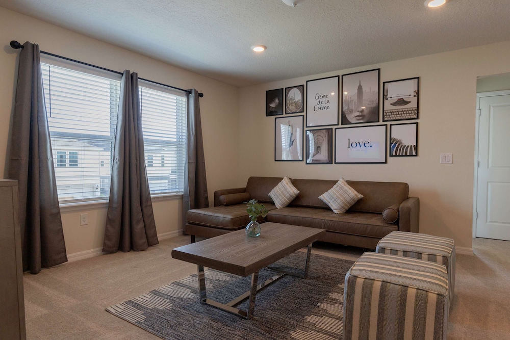 Family Friendly 5BR Home Pool Patio Room for 10