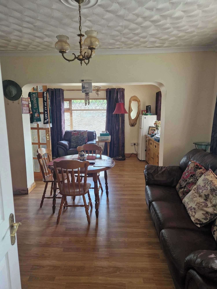 The Railway Lodge, 4 Bedrooms, Sleeps 11, Pets Ok