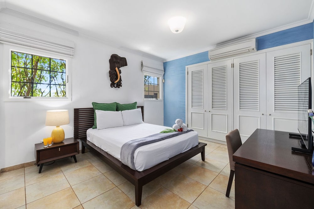 Ocean View 5BR Villa Steps to Beach Privatepool