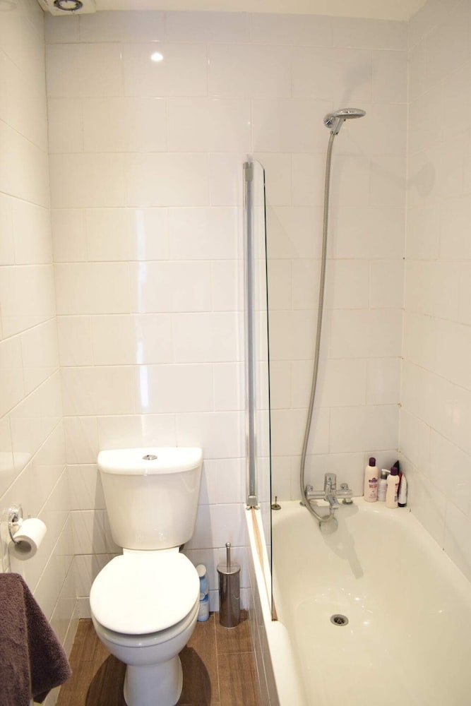 Contemporary 2BD Flat 4 Mins to Finsbury Park!