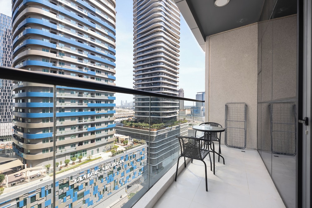 Pure Living - Beautiful 1BR With View of Burj Khalifa