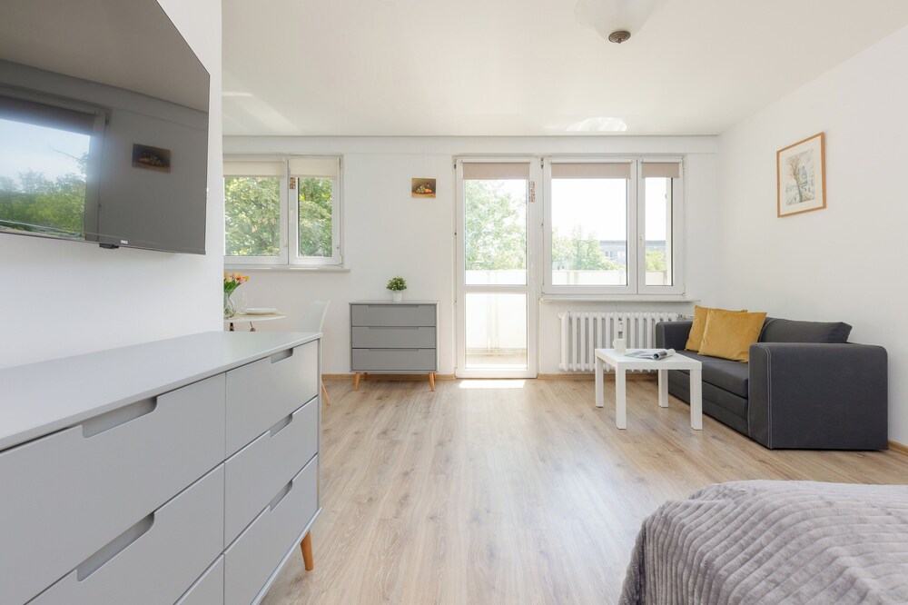 Metro Pole Mokotowskie Studio by Renters view 5