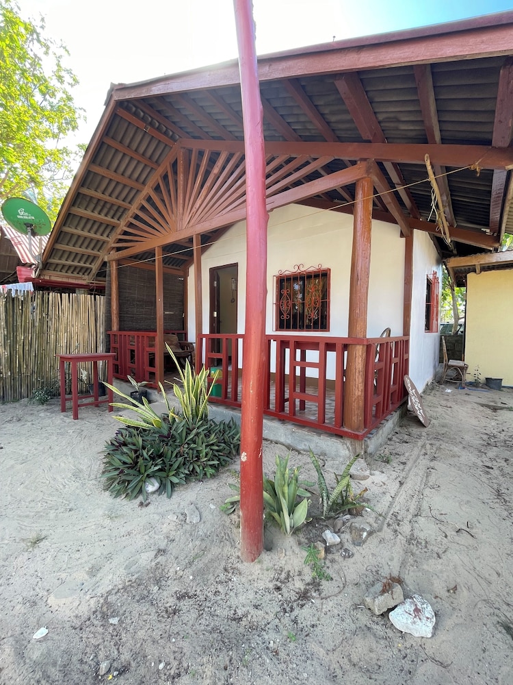 Akoya Beach Park & Cottages