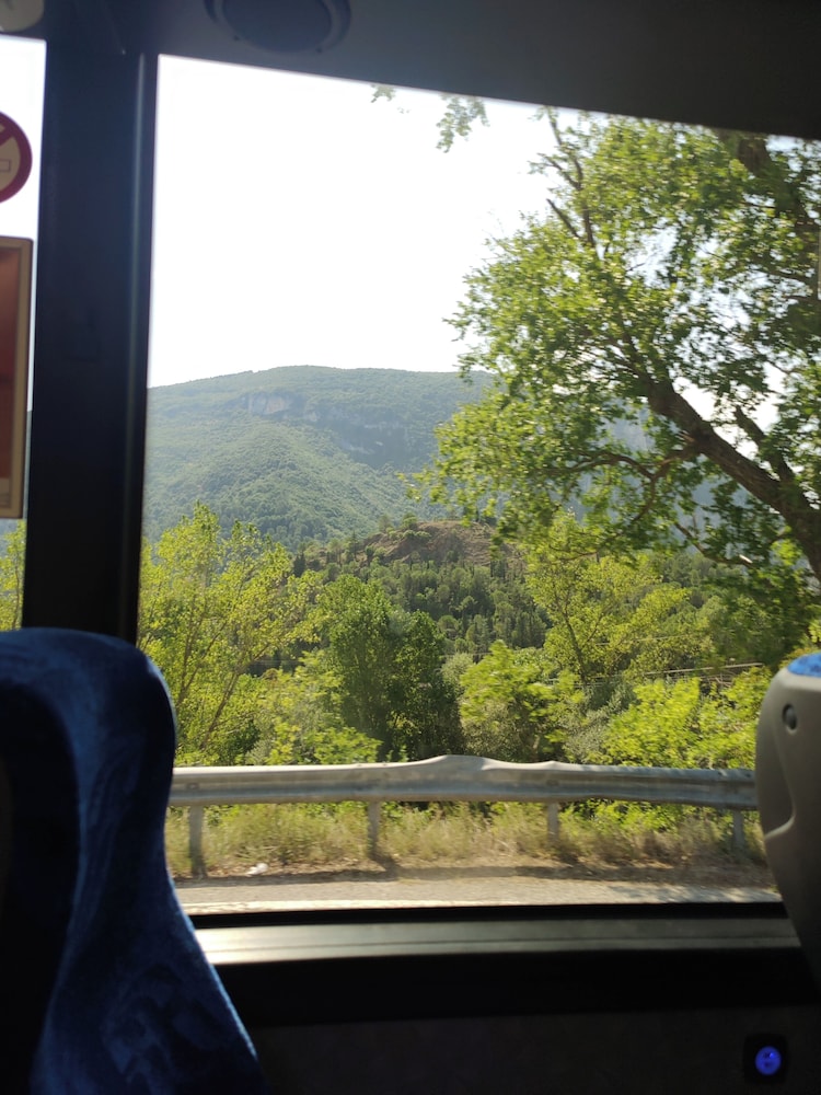 3 bed - Sleeps 6 - Mountain View - Parking - Pets