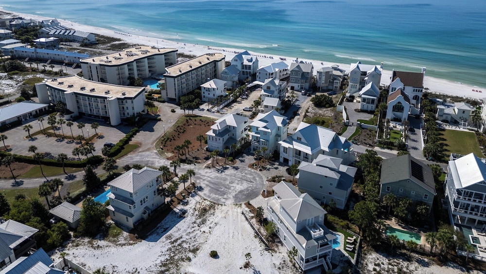 5BR Sleeps 14 in Seagrove Beach, Golf Cart, 6 Bikes, Pool + Free Attractions!