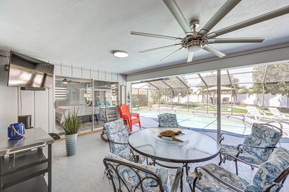 Outdoor Oasis: Marco Island Home Near Beaches