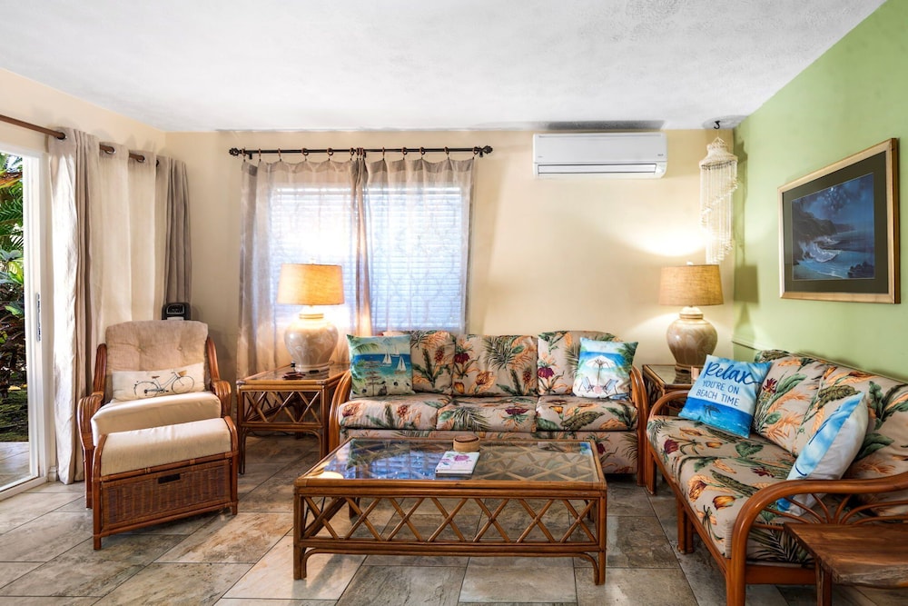 Steps From Lanai to Beach - AC & Wifi - Affordable- Vrkcv